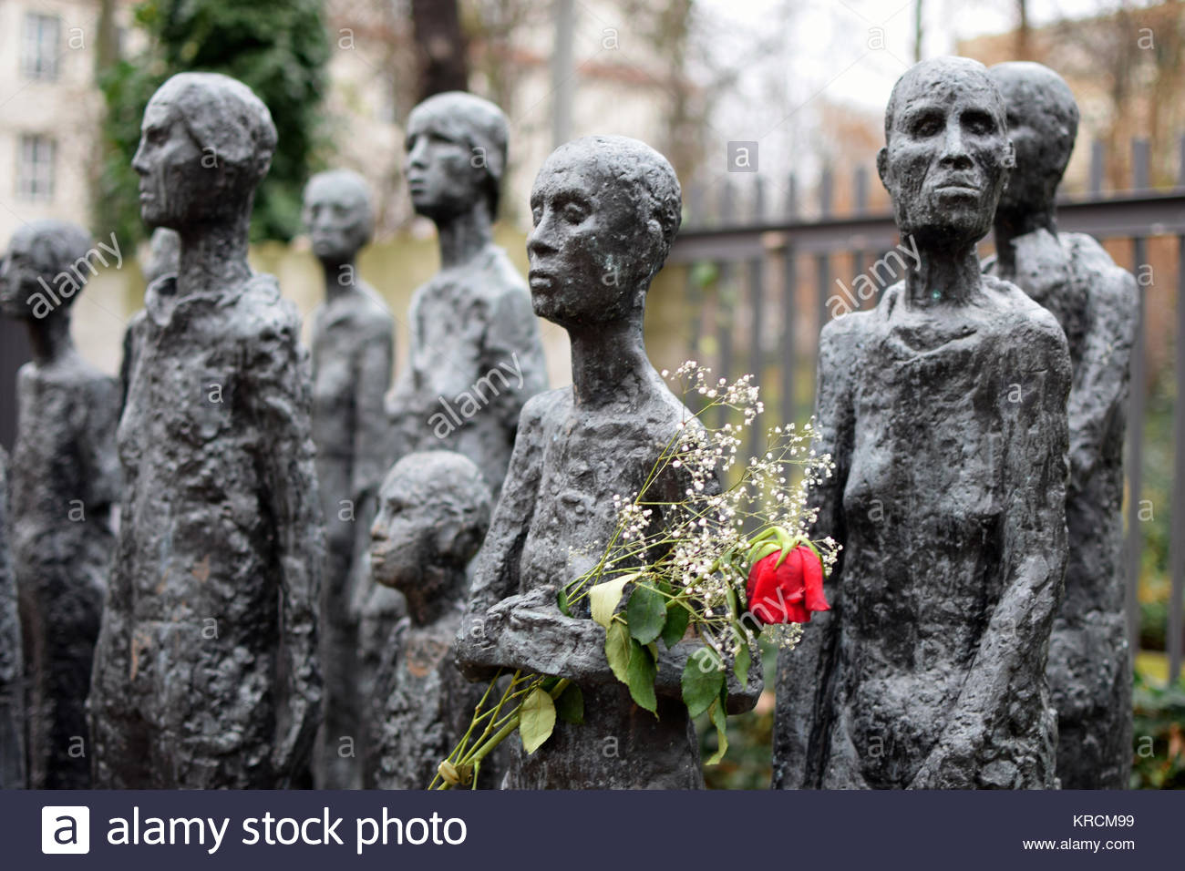 Berlín, monumento al Holocausto judío, en el exterior del cementerio judío