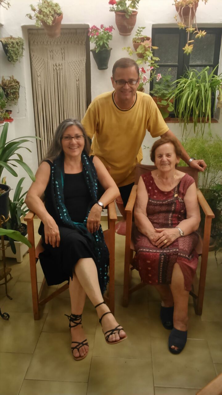 Anna Rossell (izquierda) con Juanita Coll y Xec Marquès, Ciutadella (Menorca), julio 2014