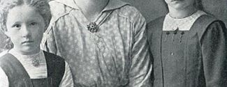 Regina Ullmann, poeta suizo-alemana, en una foto de familia